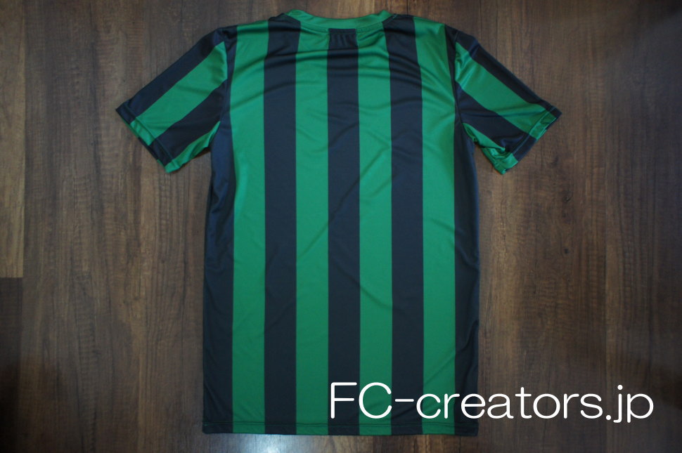 クラスtシャツ サッカー 緑と黒のストライプ