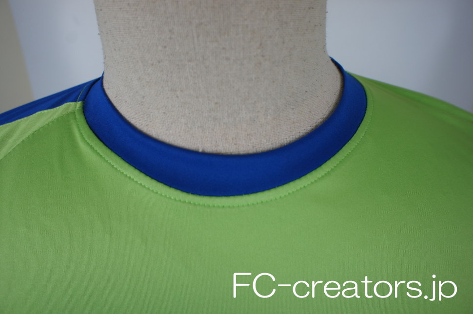 サッカーユニフォーム ゲームシャツ 黄緑 青の丸首