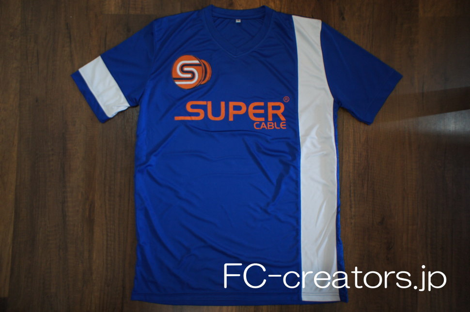 青色のサッカーユニフォーム 半袖シャツ