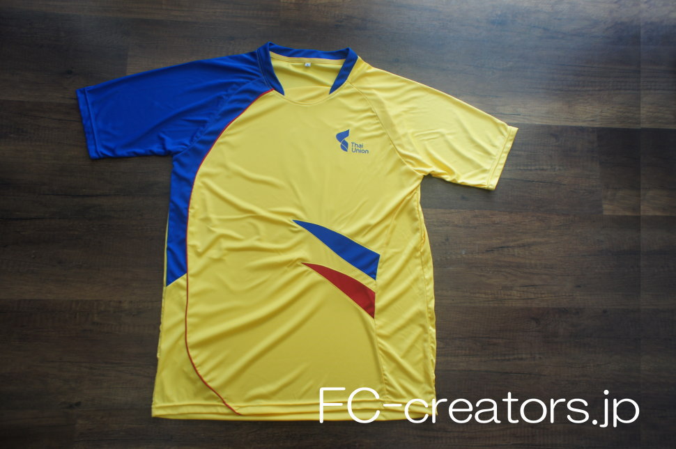 サッカールーマニア代表のイメージの黄色いユニフォーム