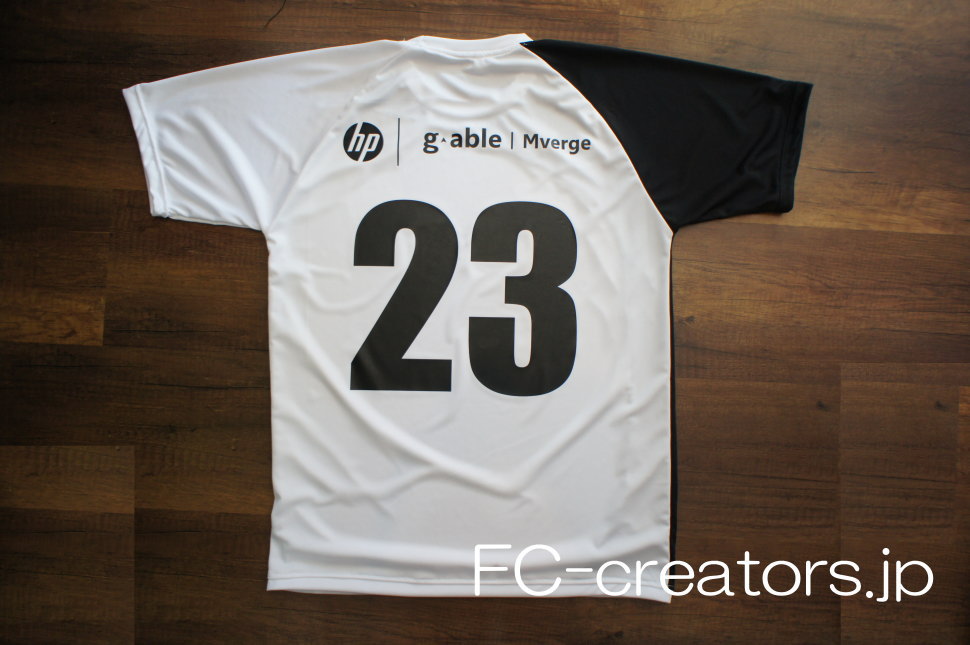サッカーユニフォーム 白/黒 半袖 ゲームシャツ
