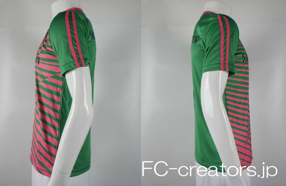 緑色の袖にピンクの二本線を縫製
