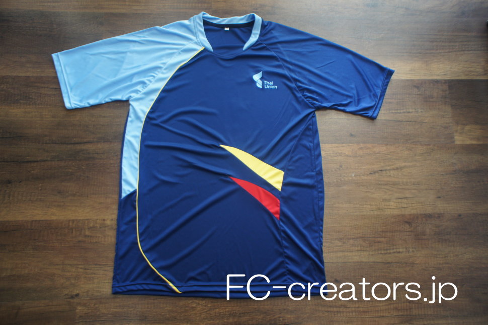 サッカー ルーマニア代表風の水色と青色のユニフォーム