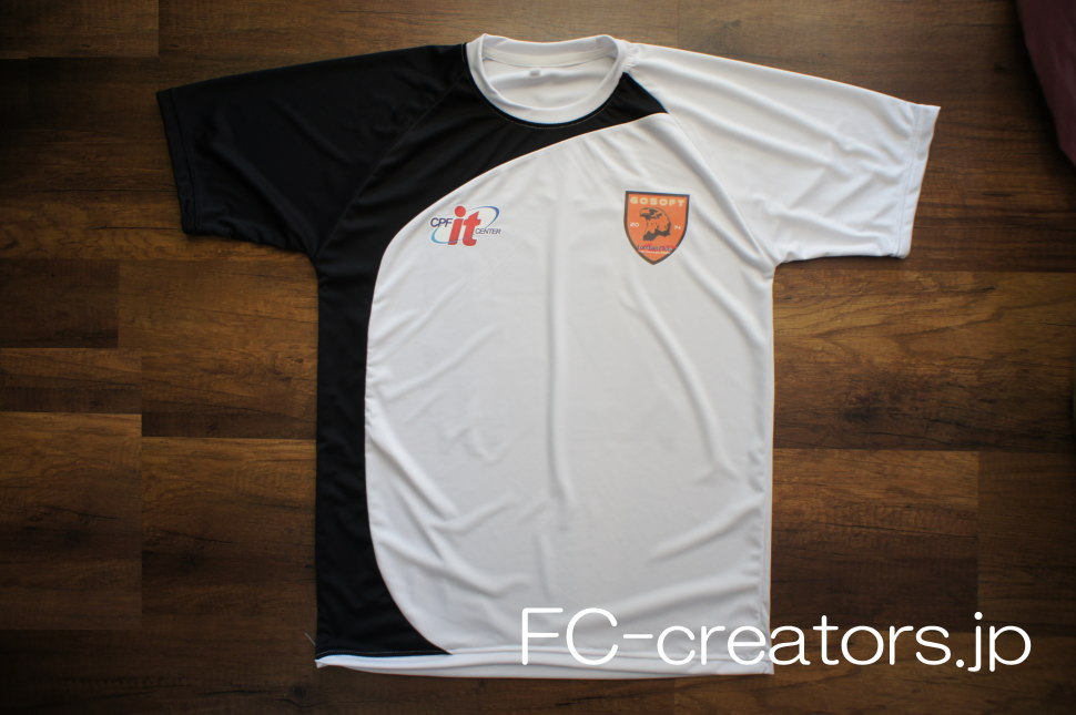 白黒バレンシアカラーの曲線型サッカーシャツ Cl 097