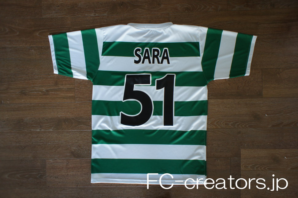 作製した緑と白のサッカーユニフォーム背面