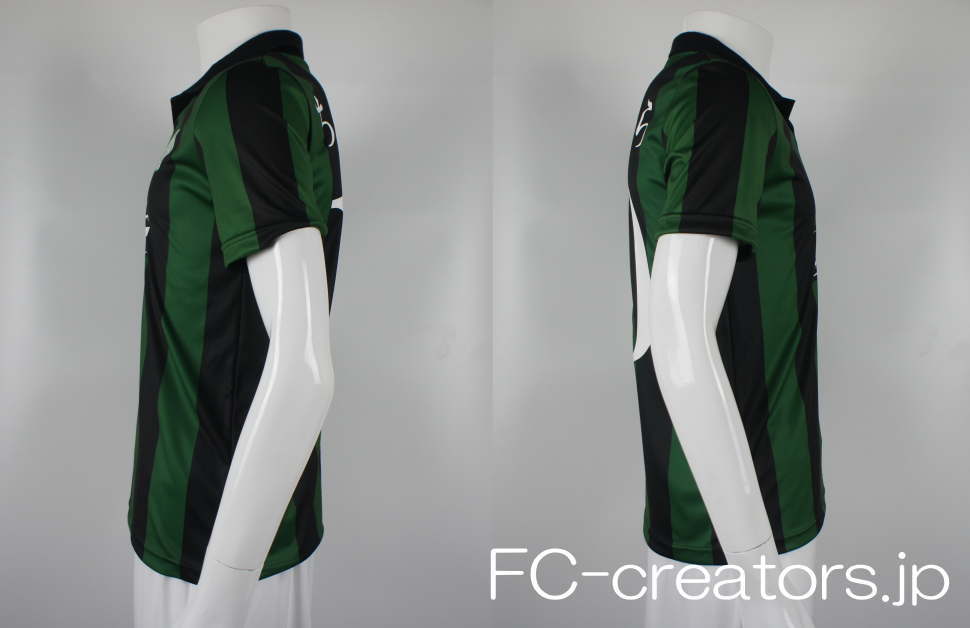 緑と黒の襟付レプリカ半袖シャツ