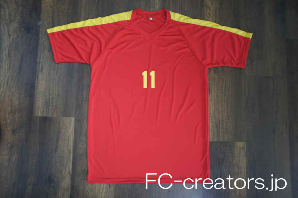 スペイン代表のサッカーユニフォームのようなシャツの表側