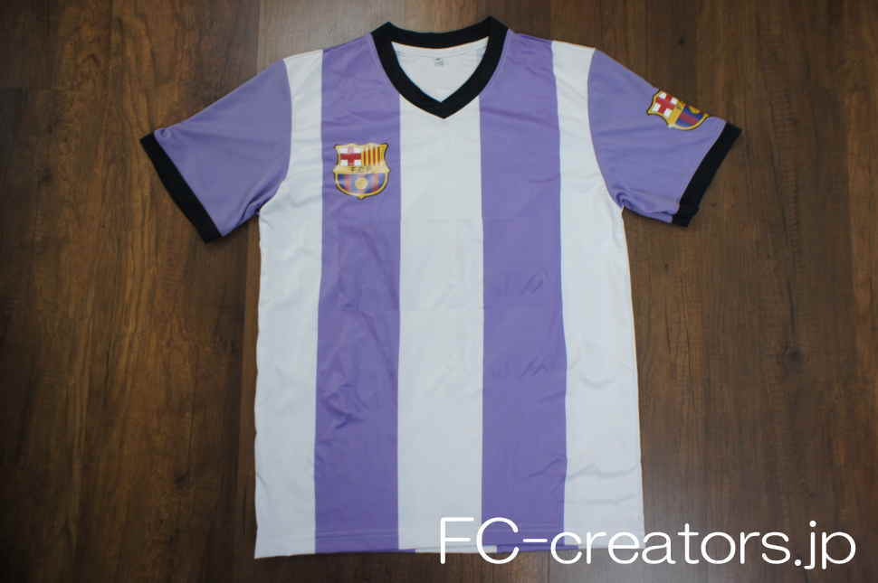 白と紫のストライプ柄サッカーユニフォームをクラスTシャツとして注文