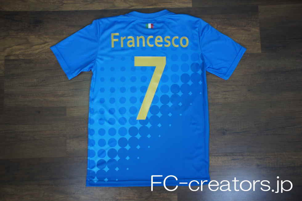 イタリア代表カラーのサッカーユニフォーム 選手名と背番号