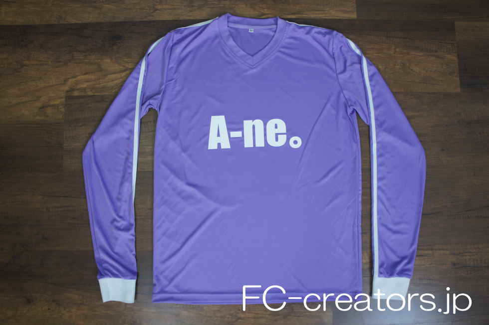 クラスＴシャツとして作った薄紫色の長袖サッカーユニフォーム チーム名