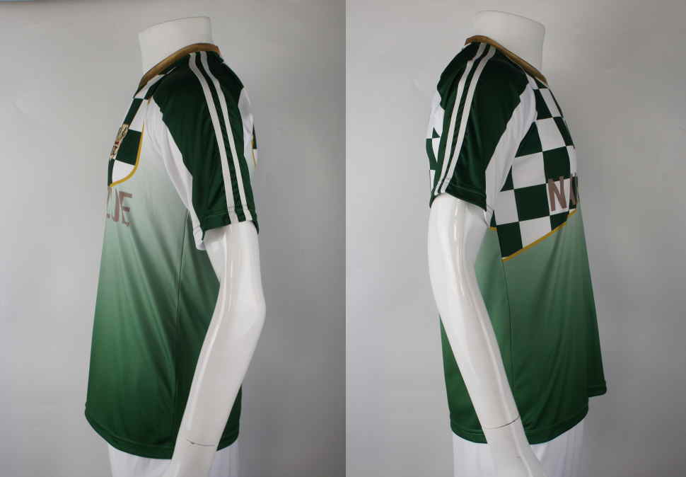 オーダーメイド 昇華プリントで作る濃い緑のチェック柄サッカーユニフォームの左右の袖のデザイン