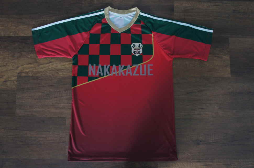 オーダーメイドで作製した赤色と深緑のチェック柄サッカーシャツの表側