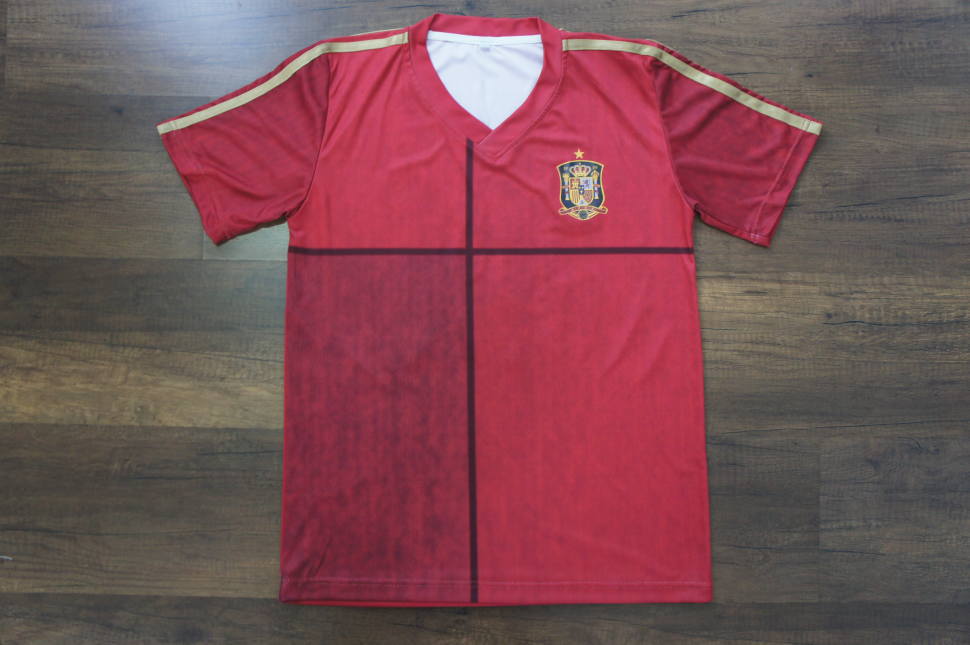 サッカースペイン代表ユニフォームに似たデザインのクラスtシャツ