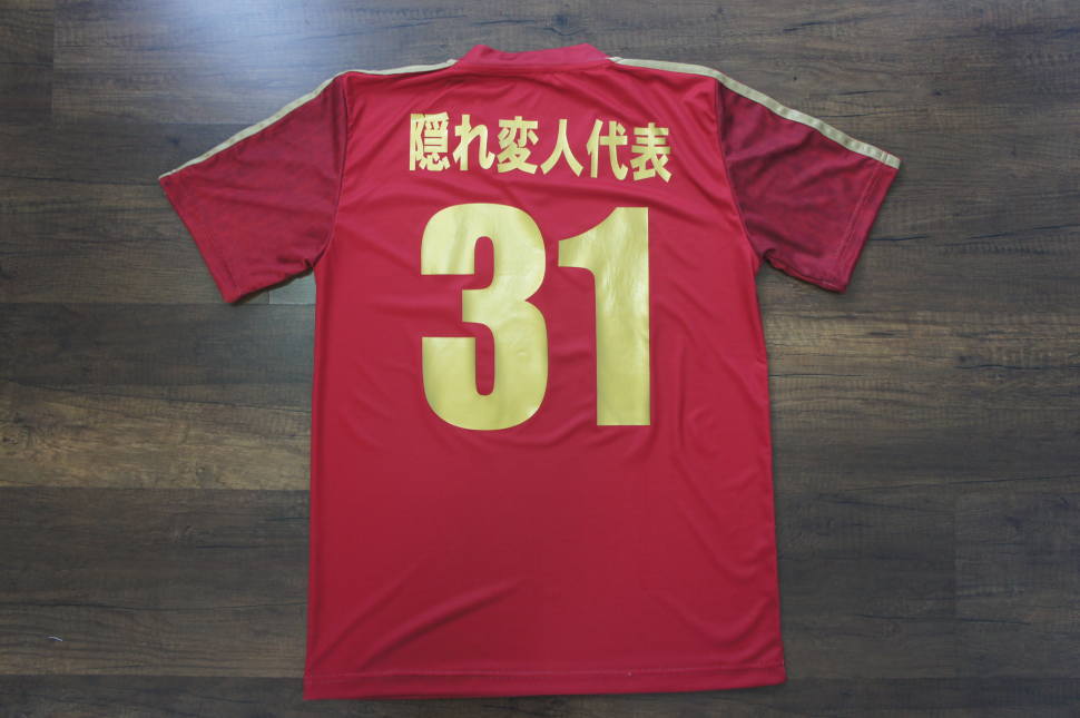 サッカースペイン代表ユニフォームに似たデザインのクラスtシャツ