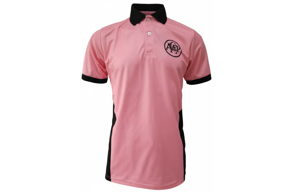 黒襟と脇の切り替えが特徴のスポーツポロシャツ（正面）