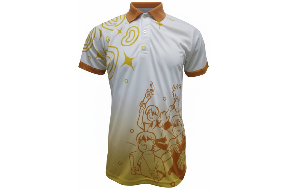 正面から見た白とオレンジのクラスTシャツ。文化祭や体育祭に使えるオリジナルデザインで、学生のイラストとグラデーションが特徴のポロシャツ