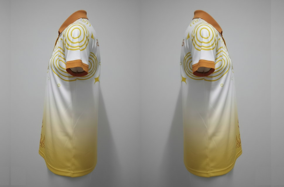 クラスTシャツの側面デザイン。白地にオレンジと黄色のグラデーションと渦巻き柄。ポロシャツ型のオリジナルクラスTの制作例。