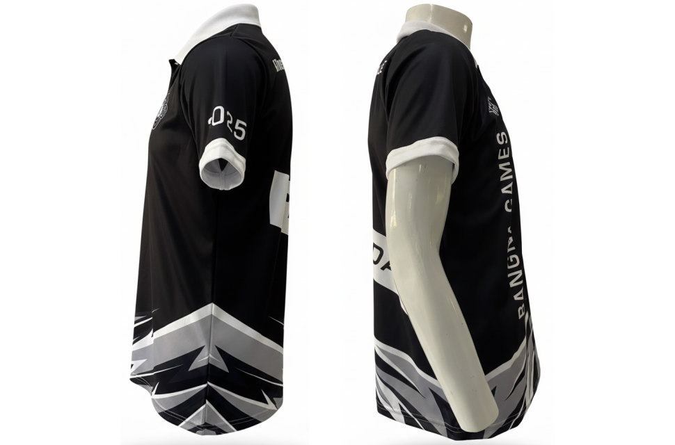 黒とグレーのポロシャツ型体育祭のクラスTシャツ。スポーツイベント、販促品、サッカーユニフォームにも好評