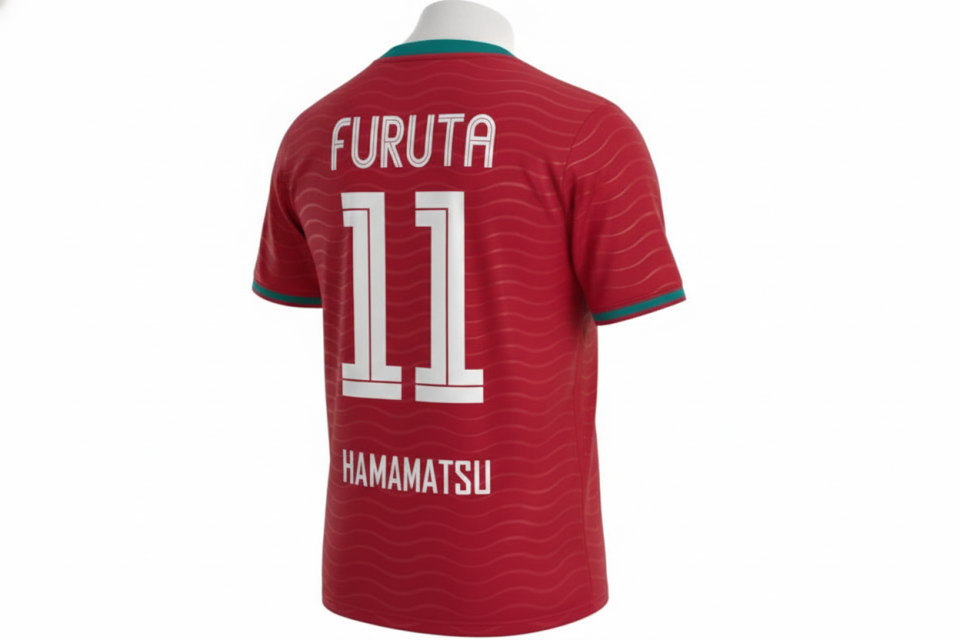 フットサルチーム向けオーダーユニフォームの背面。昇華プリントによる剥がれない背番号と地域名ネーム入りのスタイリッシュなバックスタイル