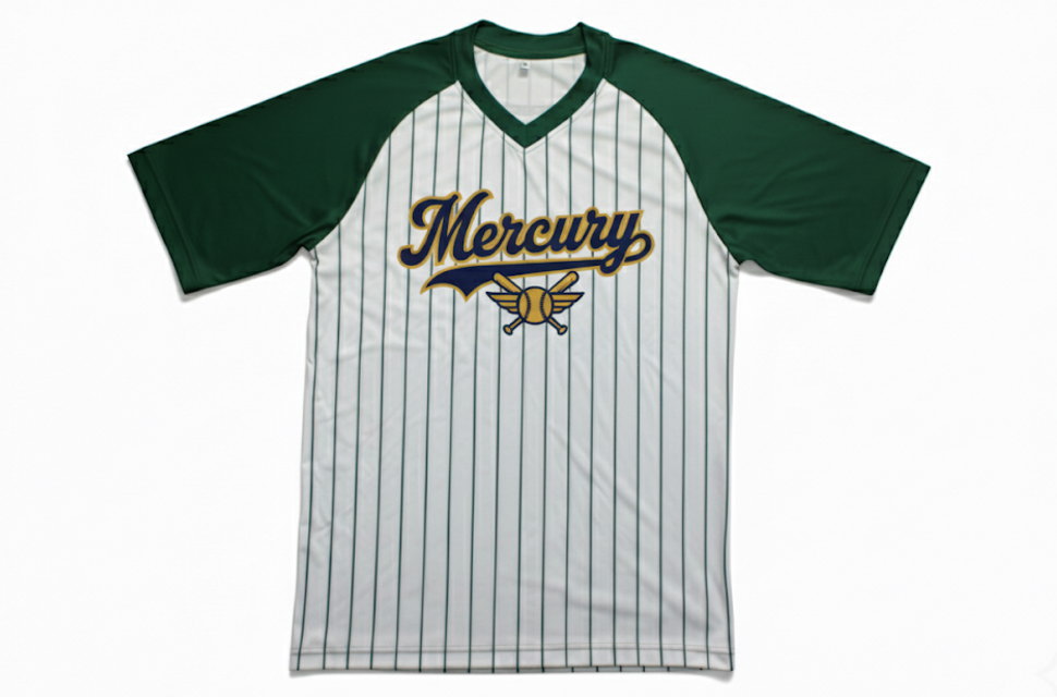 野球ユニフォーム風のクラスTシャツ前面デザイン。全面昇華プリントで施された緑ストライプと筆記体のMercuryロゴが特徴的な神奈川県の高校の制作事例