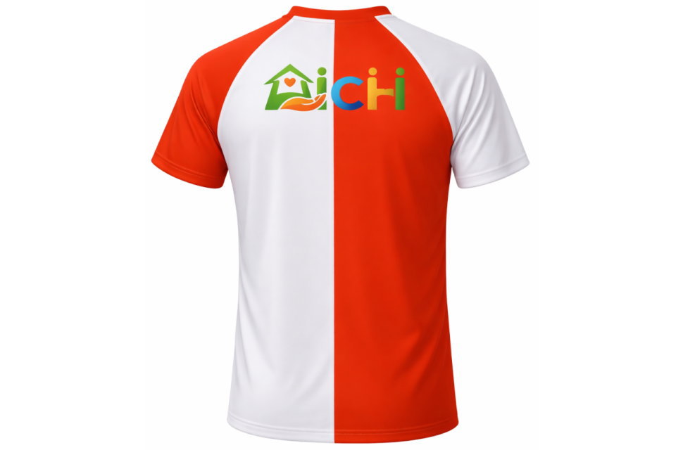 スポーツ仕様の高品質なクラスTシャツ・イベント用シャツ。背面中央に大きくロゴを印刷。サッカーやバレーボールチームの移動着、介護現場のチームウェアとして多目的に活用できるデザインです。