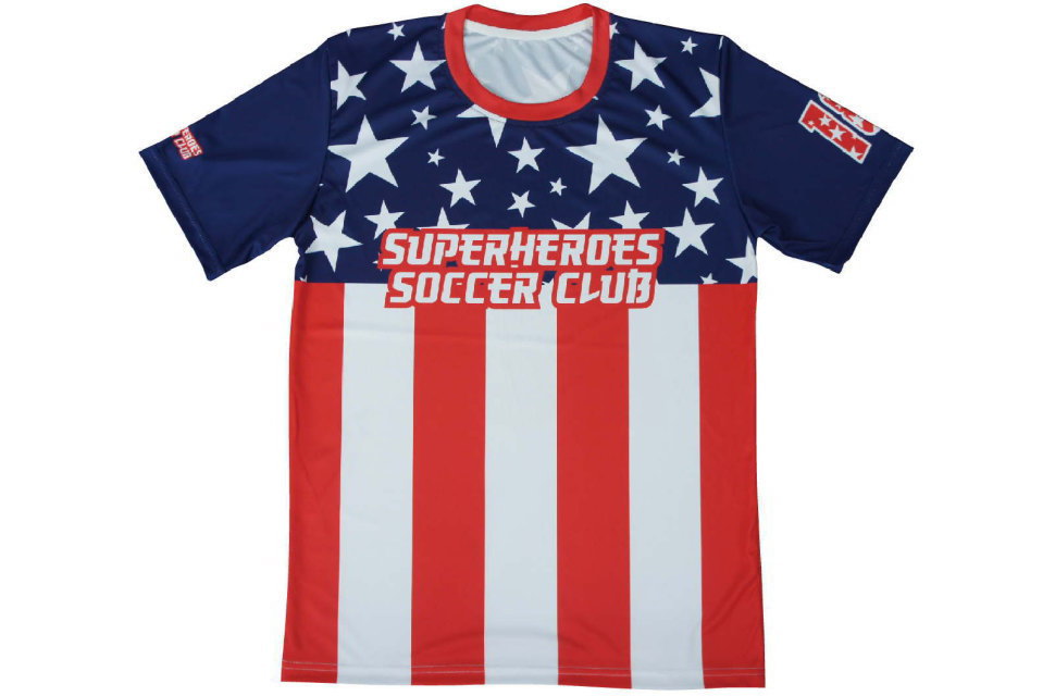 サッカーユニフォームのシャツ前面デザイン。胸中央にチーム名、ネイビーの背景に白い星を散りばめたアメリカンスタイルのオーダーメイド昇華プリントシャツ。