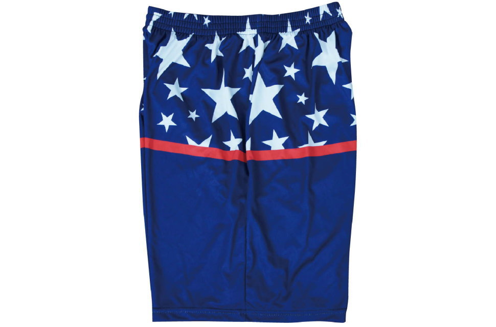 サッカーパンツの背面とサイドのデザイン。縫い目を跨いでも途切れない星柄の昇華プリント。耐久性に優れたオーダーメイドのチームウェア。