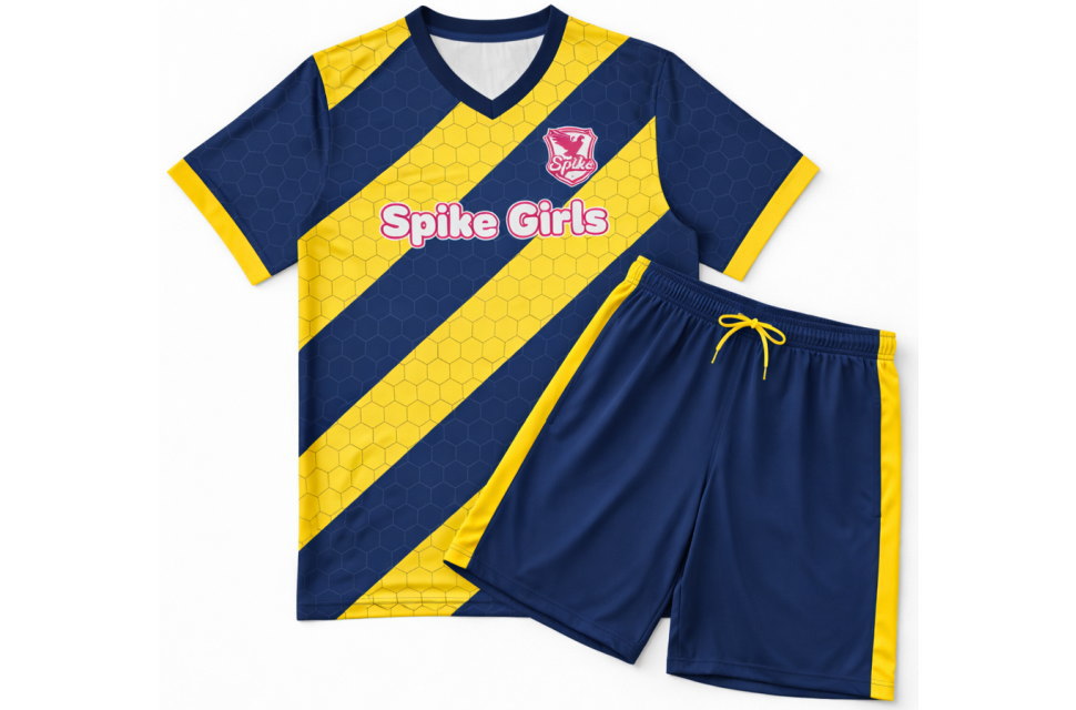 昇華プリントで作成されたサッカー用ショートパンツのディテール。激しい動きに対応する高品質な生地を使用し、チームカラーに合わせて自由な配色が可能。