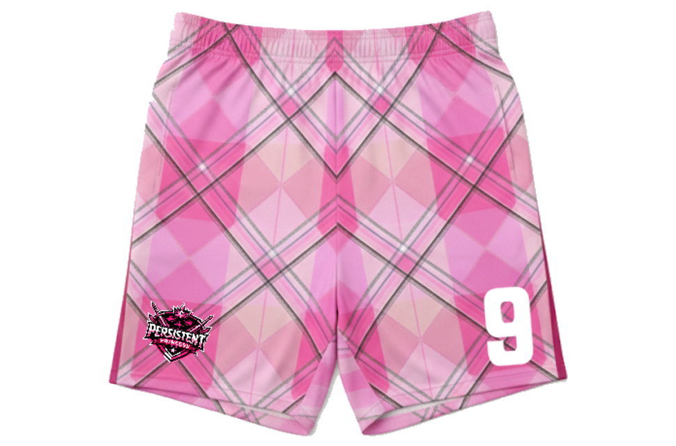 シャツとデザインを統一したオーダーメイドのサッカーパンツ。全面昇華プリントによるピンクのチェック柄と右裾のチームエンブレム、左裾の番号プリント