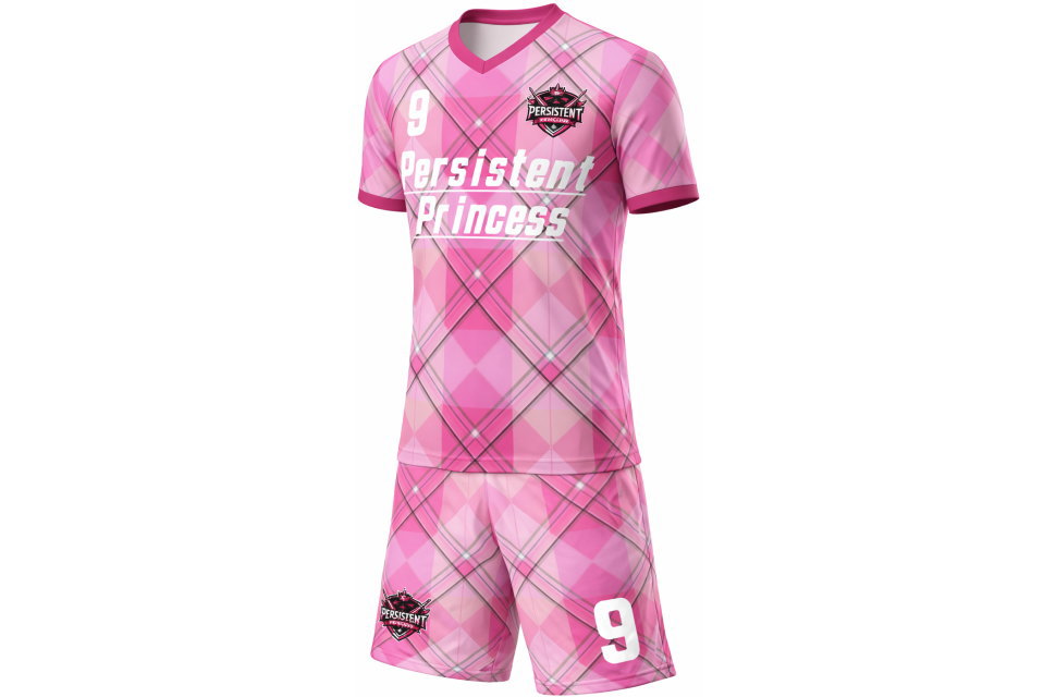 千葉県の女子サッカーチーム向けに制作したピンクのタータンチェック柄オーダーメイドユニフォーム上下セットの斜め前方全身ショット