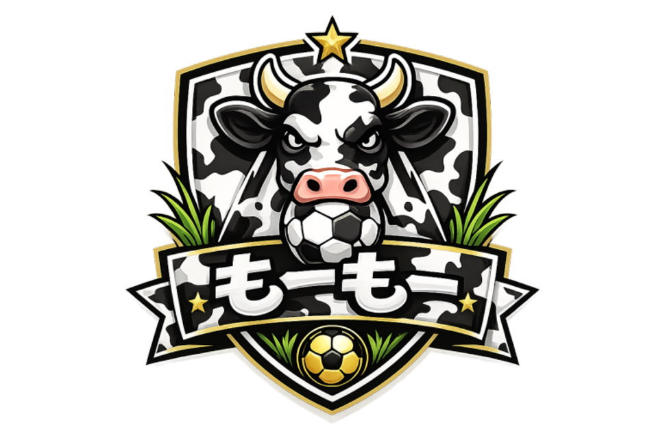 牛がサッカーボールを咥えた勇猛なデザインのオリジナルエンブレムと「もーもー」のチーム名ロゴ。昇華プリントによる高精細な仕上がり。