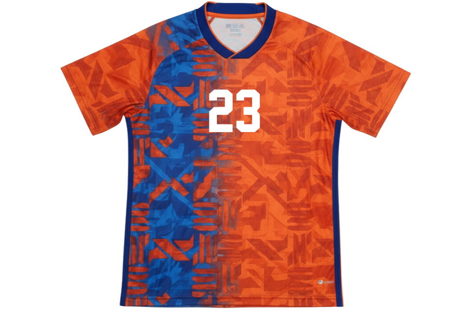 アルビレックス新潟風のオレンジと青の幾何学模様が施されたオーダーメイドサッカーユニフォームの前面デザイン