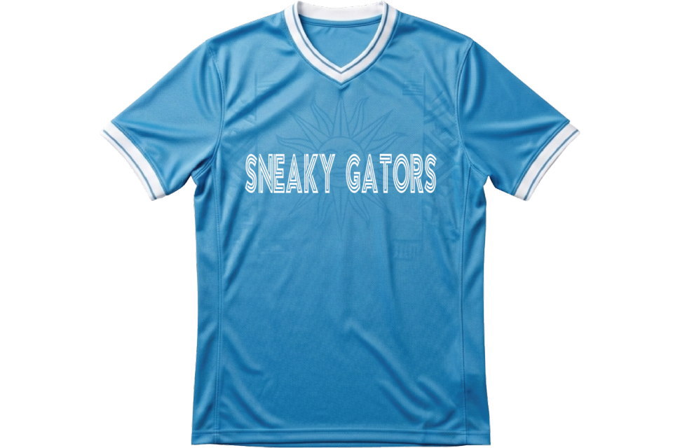 水色のVネックサッカーシャツ前面。胸に白い縁取りのSNEAKY GATORSロゴ