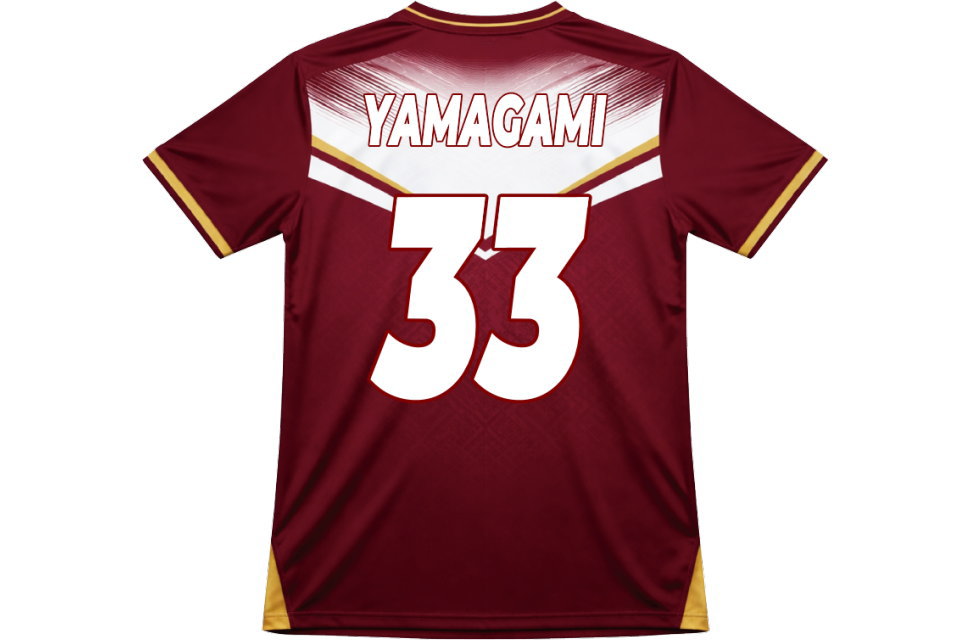 背ネームYAMAGAMIと大きな背番号33がプリントされた、オーダーメイドサッカーユニフォームの背面デザイン