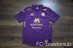 紫色のサッカーユニフォーム