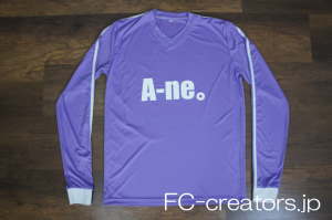 紫色の長袖サッカーユニフォーム