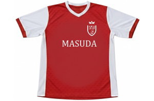 スタッド・ランス2025-26風のクラスTシャツ。赤と白の全面昇華プリントにクラス名のMASUDAとエンブレムロゴを配置したフロントデザイン。