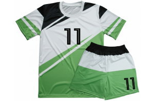 全面昇華プリントで仕上げたサッカーシャツ。胸番号11番入りで、鮮やかなグリーングラデーションとホワイトの切り替えデザイン。