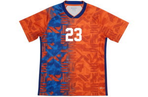アルビレックス新潟風のオレンジと青の幾何学模様が施されたオーダーメイドサッカーユニフォームの前面デザイン