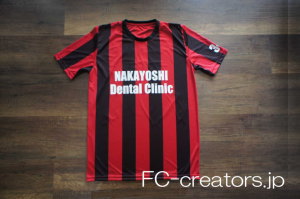 ACミラン サッカーユニフォーム 赤 黒 ストライプ 半袖 ゲームシャツ