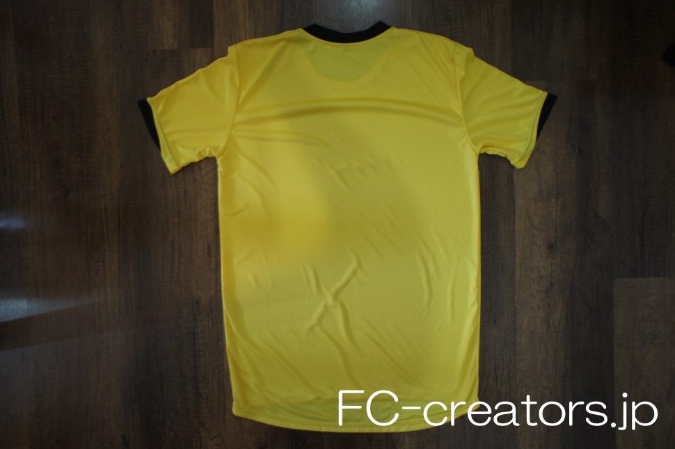 サッカーユニフォームの袖先、襟口を別色で作製-fbs-011