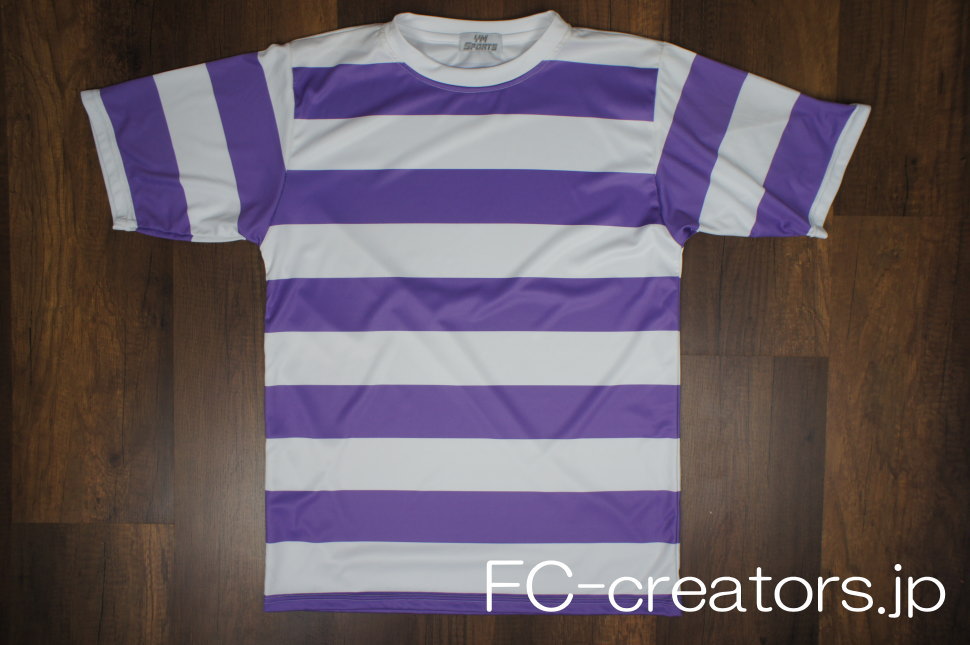 白と紫のボーダープラスてシックシャツ