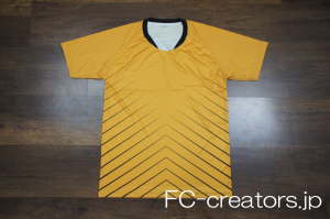 黄色と黒のカイザーチーフス似のサッカーユニフォーム